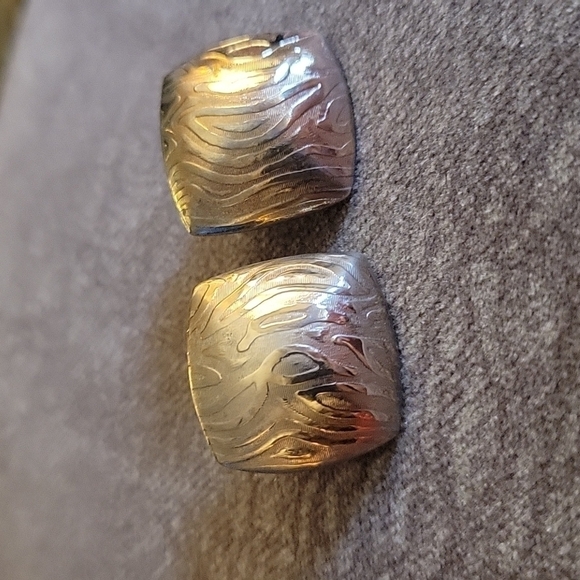 VTG Two Pair Textured Metal Square and Knot Post Earrings - Picture 4 of 5